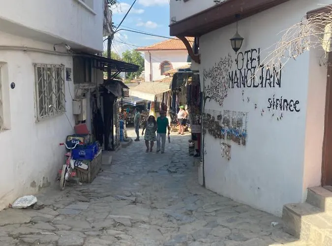 Manolian şirince 3*